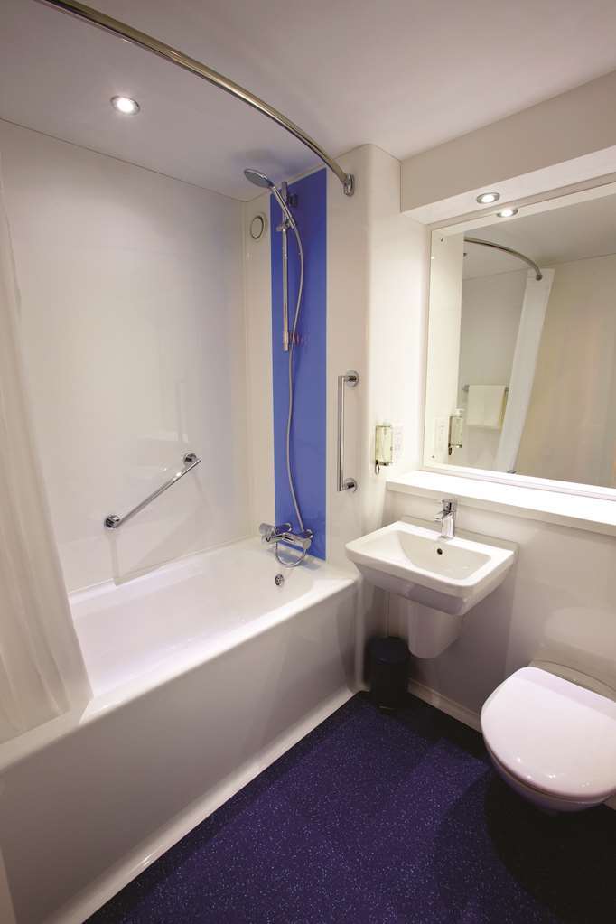 Travelodge Harrogate West Park Room photo