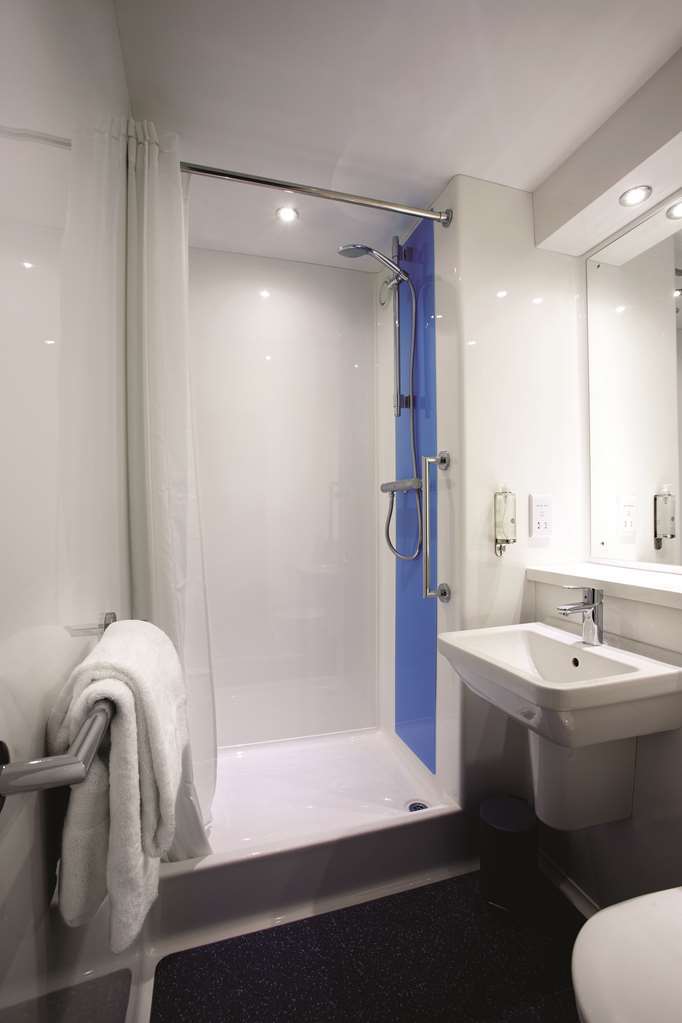 Travelodge Harrogate West Park Room photo