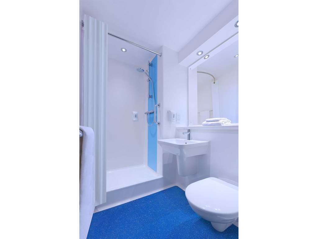 Travelodge Harrogate West Park Room photo