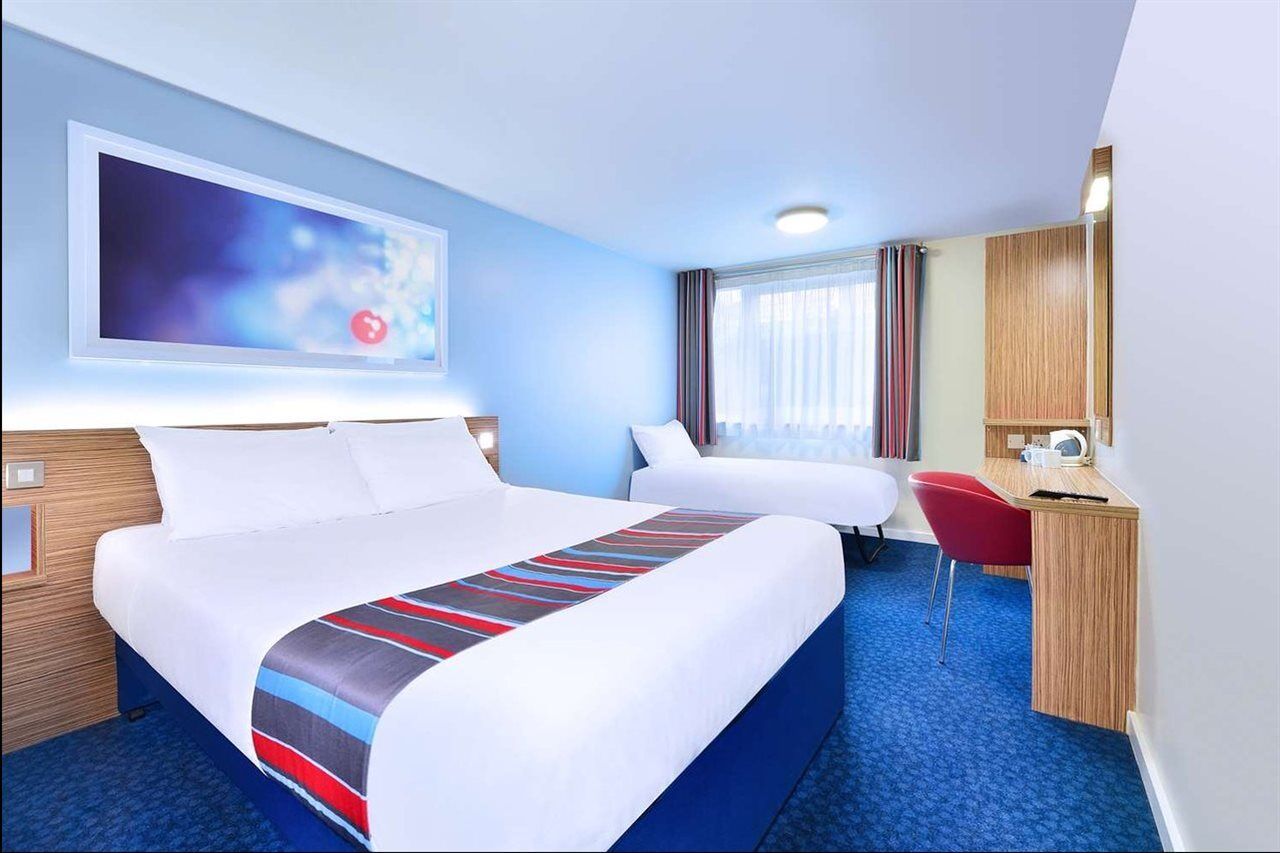 Travelodge Harrogate West Park Exterior photo
