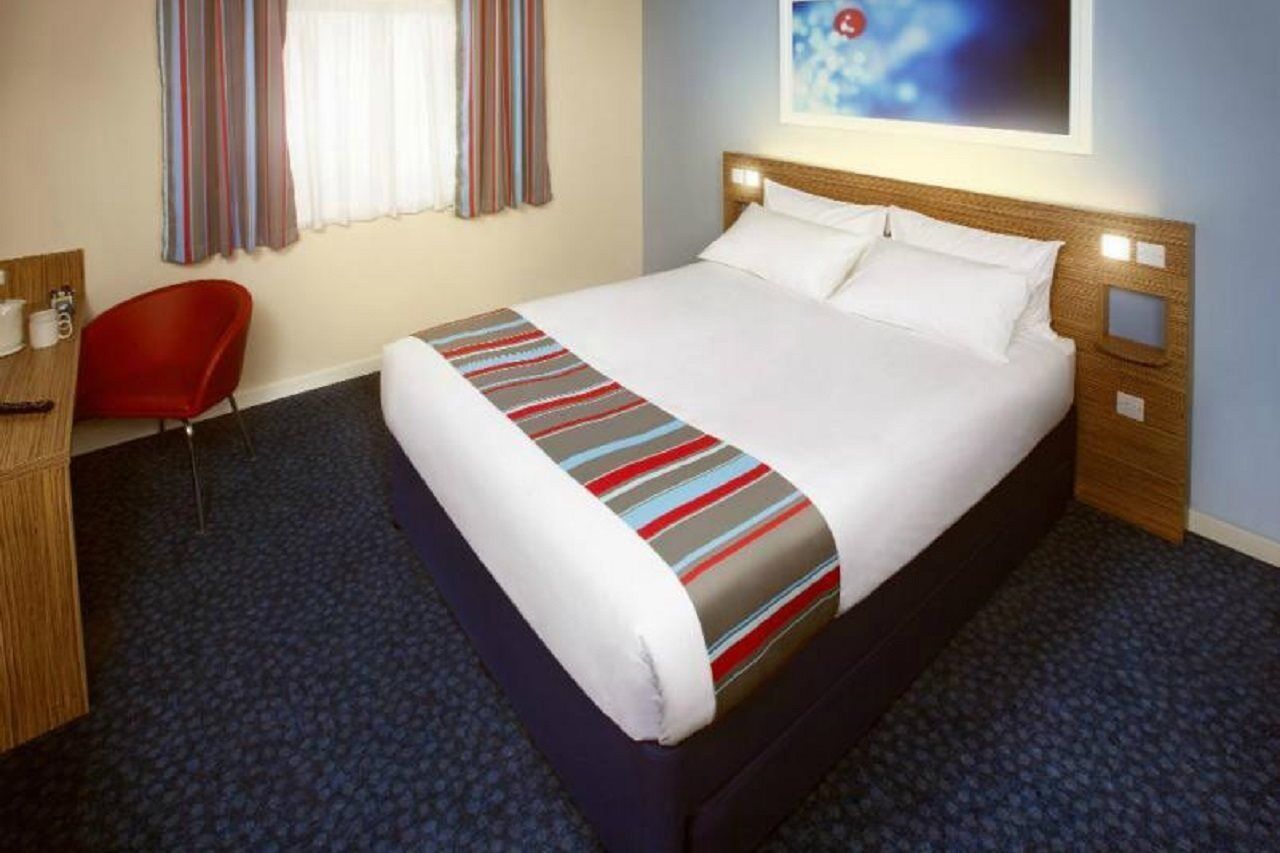 Travelodge Harrogate West Park Exterior photo